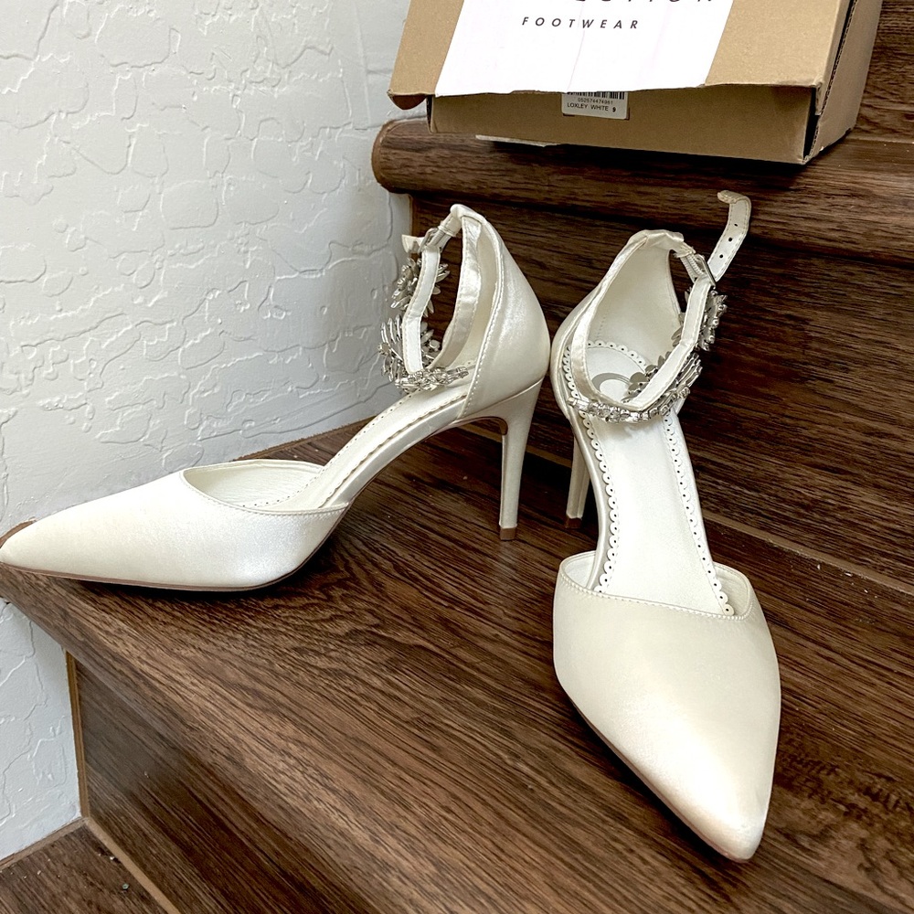 Journee Loxley Pumps